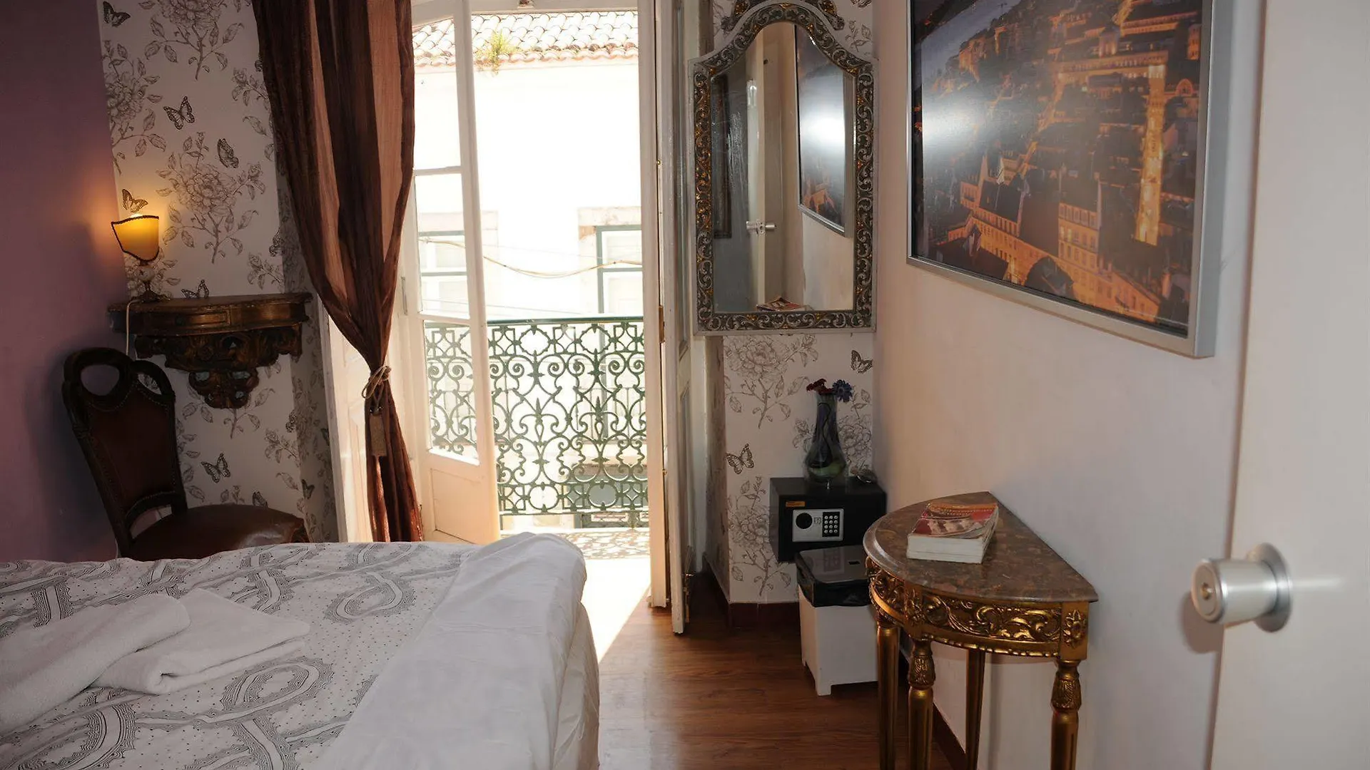 Alfama Patio Apartments Lisbon